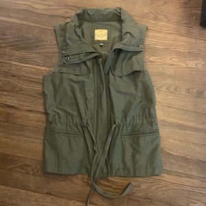 Green vest jr. Large